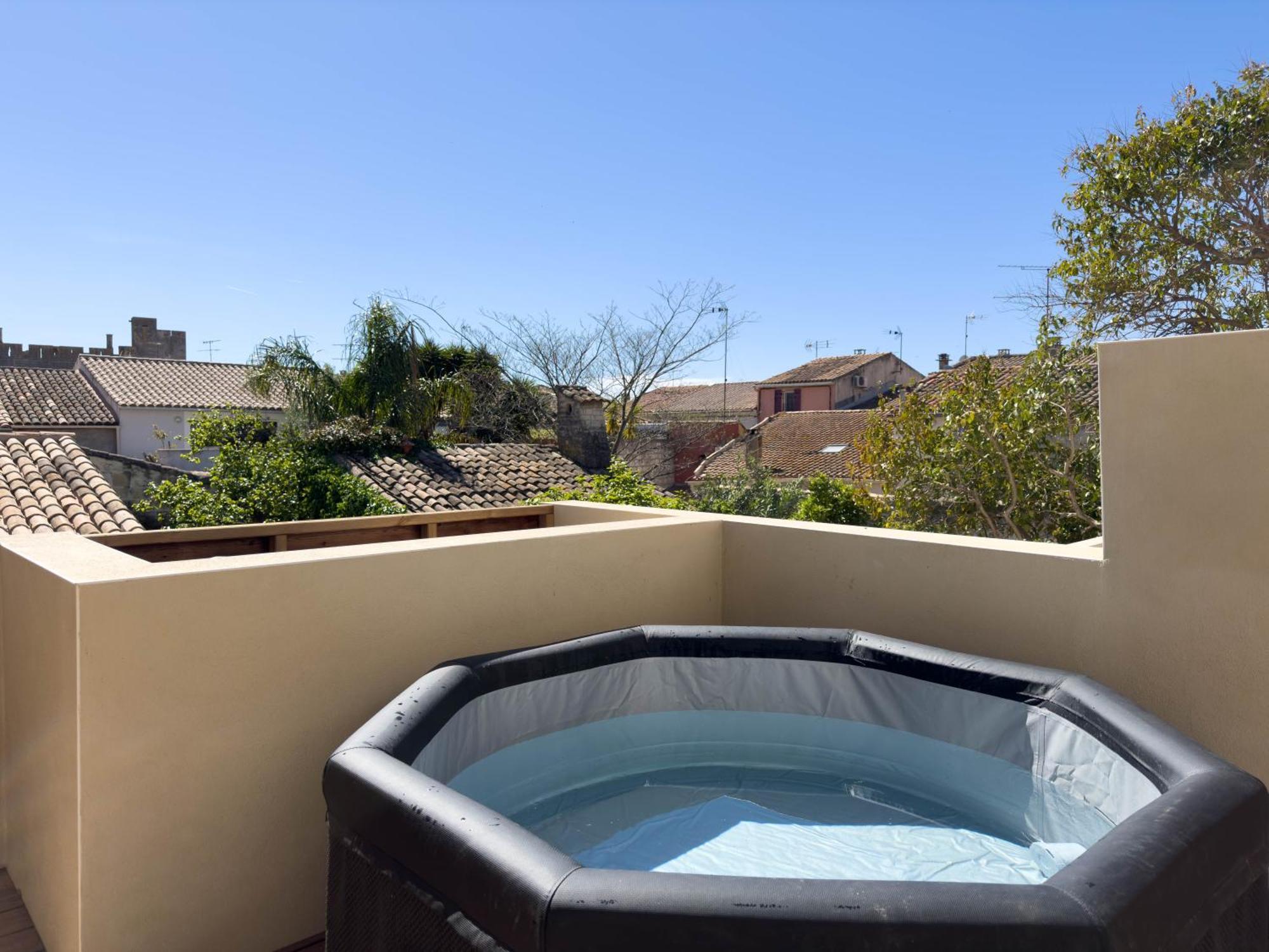 Les Suites Du 13 Aigues-Mortes Esterno foto